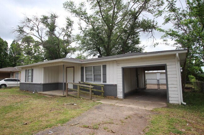Building Photo - 2327 Plume Dr