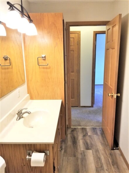 Building Photo - 220 Leighton Dr