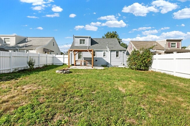 Building Photo - Welcome to this charming 1,005-square-foot home in Lancaster, PA!