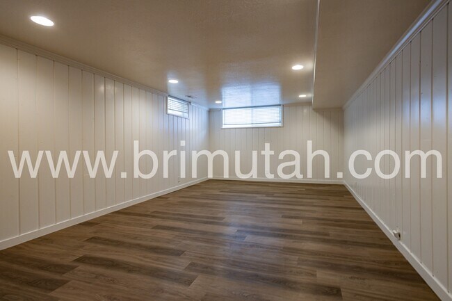Building Photo - 1785 S 2600 E