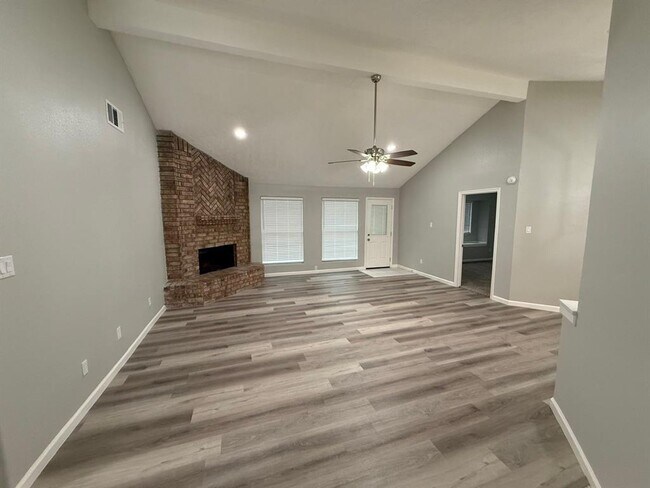 Building Photo - 2812 Forest Hills Dr