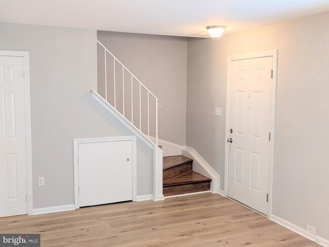 Building Photo - 4164 Hamlin Ct