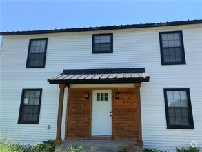 Building Photo - 2833 Lawnview St