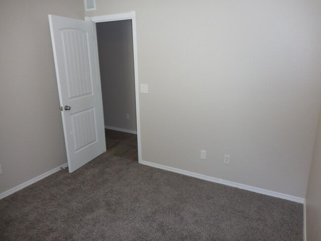 Building Photo - 963 Aircoupe Way