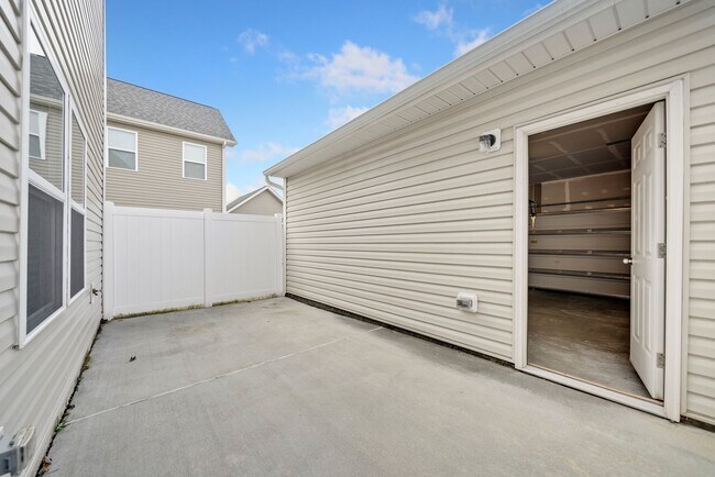 Building Photo - Morrisville End Unit Townhouse: Available June 10th