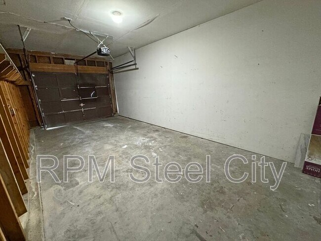 Building Photo - 1610-1610 W Summit Ave