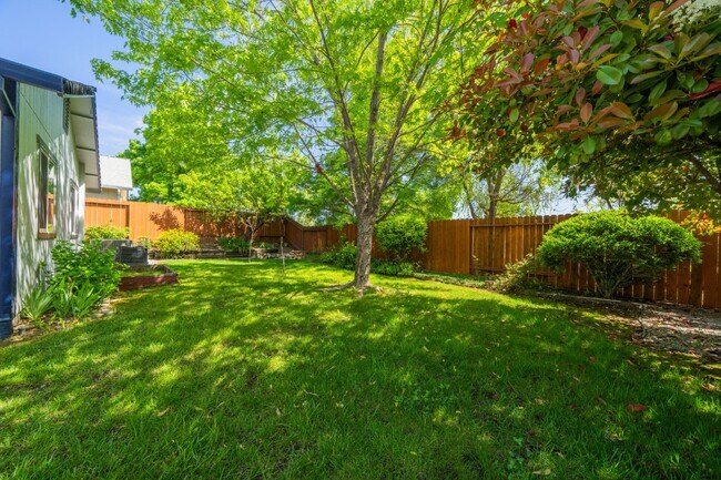 Building Photo - 3/2 Fully Updated with Fenced Yard/Dog Friendly/ Close to Everything central Redding