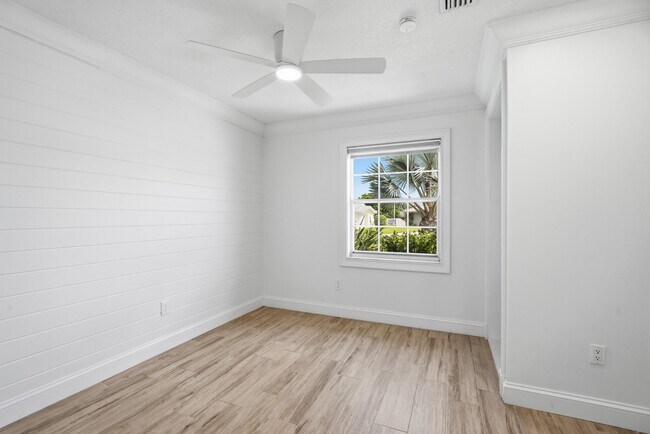 Building Photo - 1603 SW Seagull Way