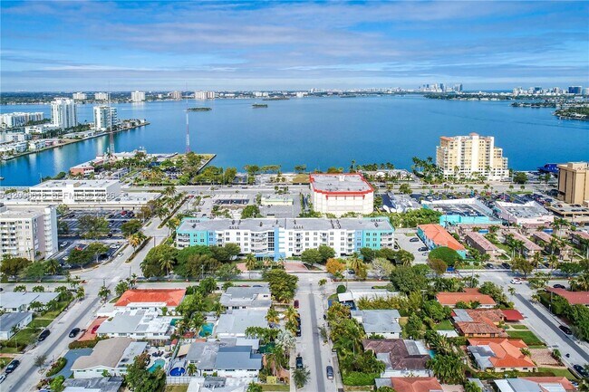 Building Photo - 1555 N Treasure Dr