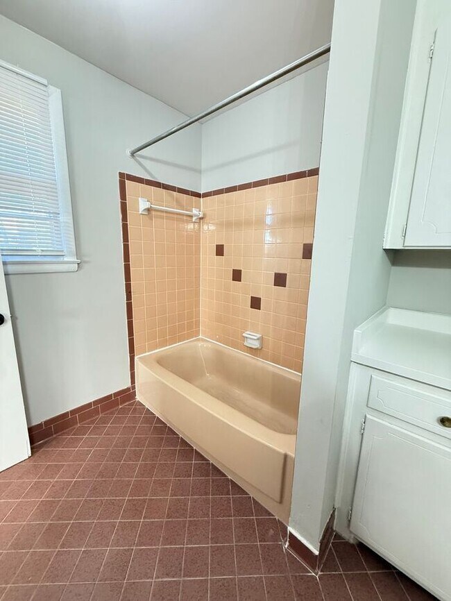 Building Photo - Renovated Multi-Story Brick House in East Nashville - Fenced in Yard