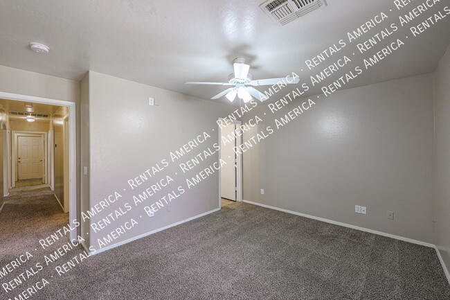 Building Photo - 12122 W Bloomfield Rd