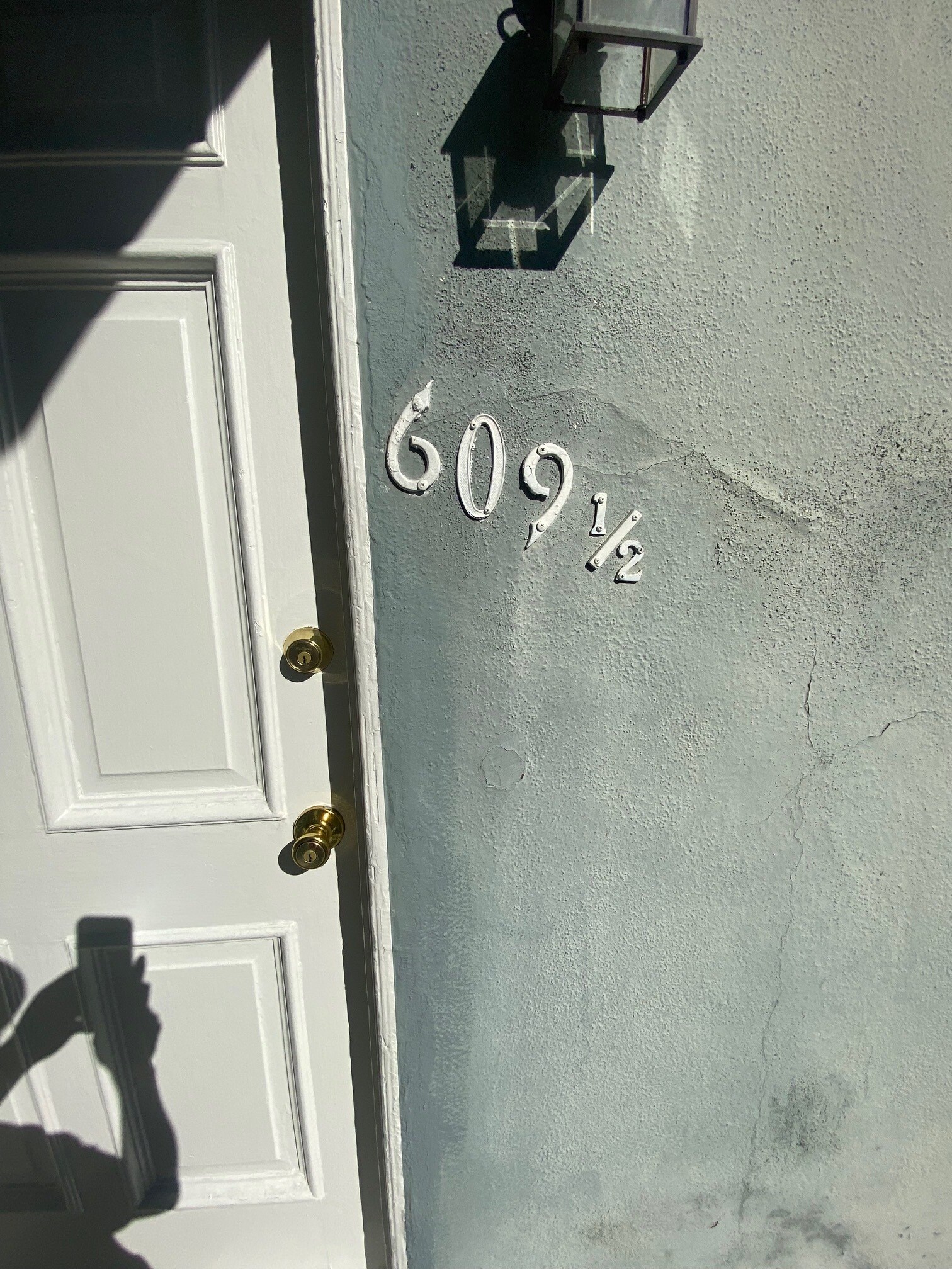 Building Photo - 609 Kelton Ave