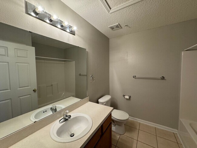 Building Photo - Move In Special! 1/2 Off 1st Months Rent