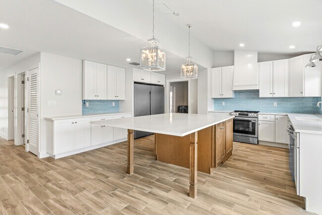 Building Photo - 1254 SW 4th Ct