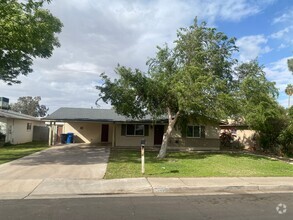 Building Photo - Charming 3 Bed/2 Bath w/Pool in Great Mesa...