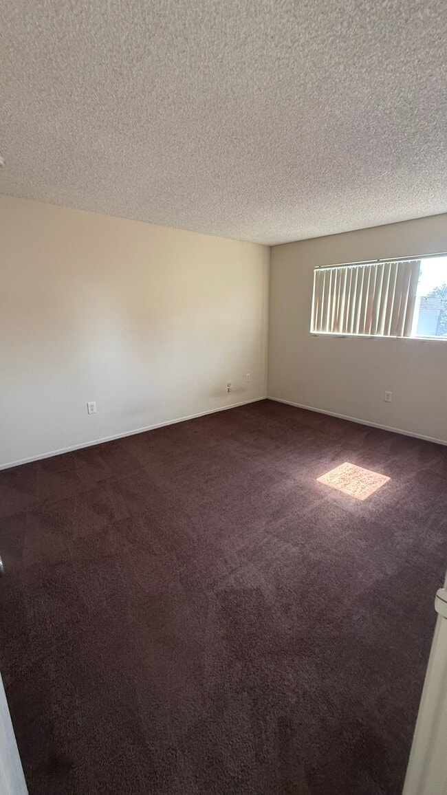 Building Photo - 2240 Franzen Ave