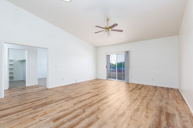 Building Photo - Enormous second story unit in upscale gated Summerlin community