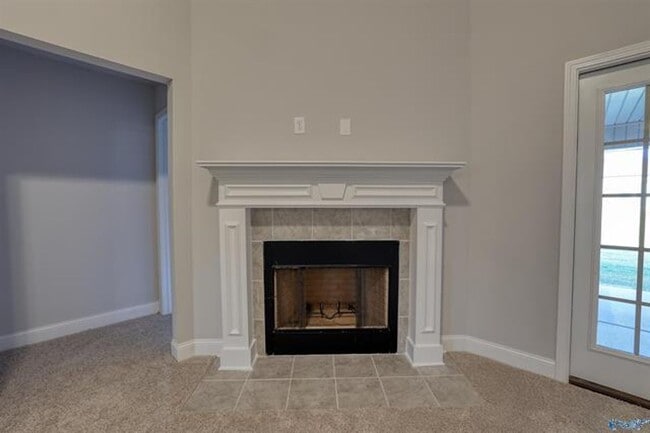 Building Photo - Fall in love with this stunning 4-bedroom, 3-bathroom full-brick ranch home