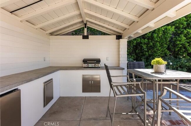 Building Photo - 10122 Viking Ave