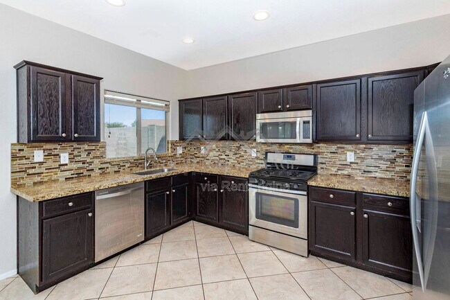 Building Photo - 618 E Payton Cir