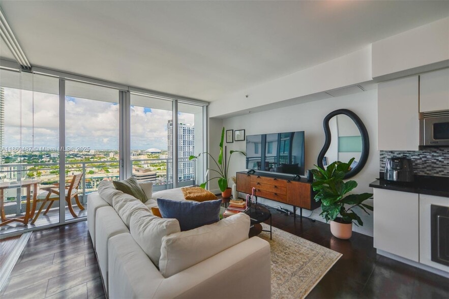 Building Photo - 92 SW 3rd St