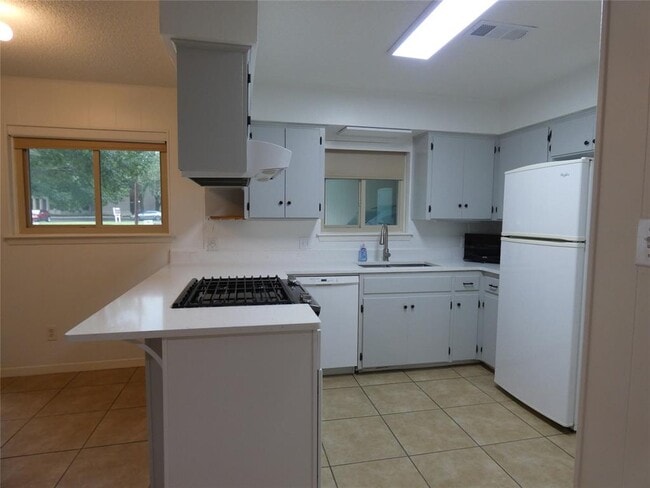 Building Photo - 2203 Western Trails Blvd