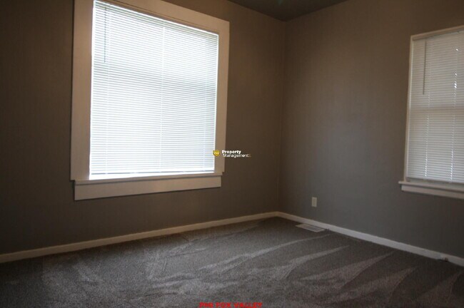 Building Photo - NICE 2 bedroom lower Month to Month lease
