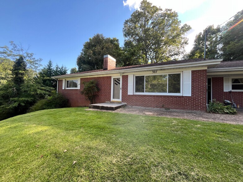 Primary Photo - 307 Forest Hills Dr