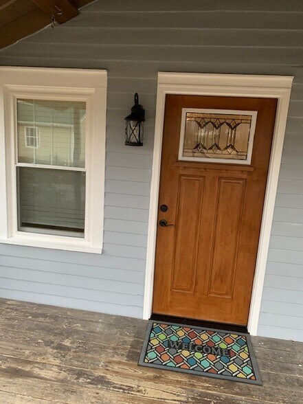 Arts and crafts style door - 607 W Duncan Dr