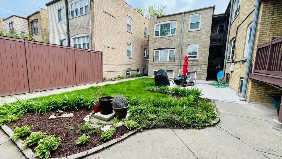 Building Photo - 4205 N Linder Ave