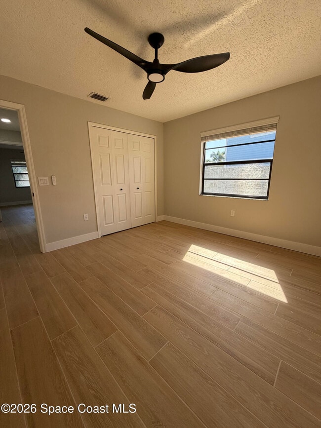 Building Photo - 845 Juniper Cir