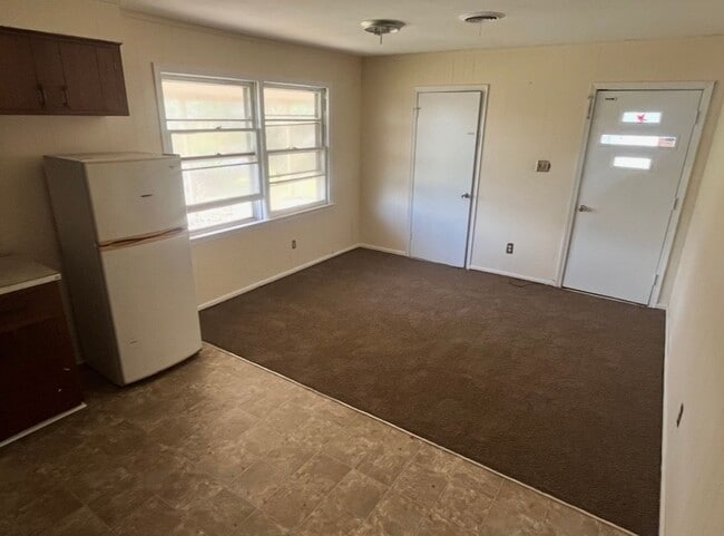 Building Photo - Brick Home in Quiet Cul-de-sac