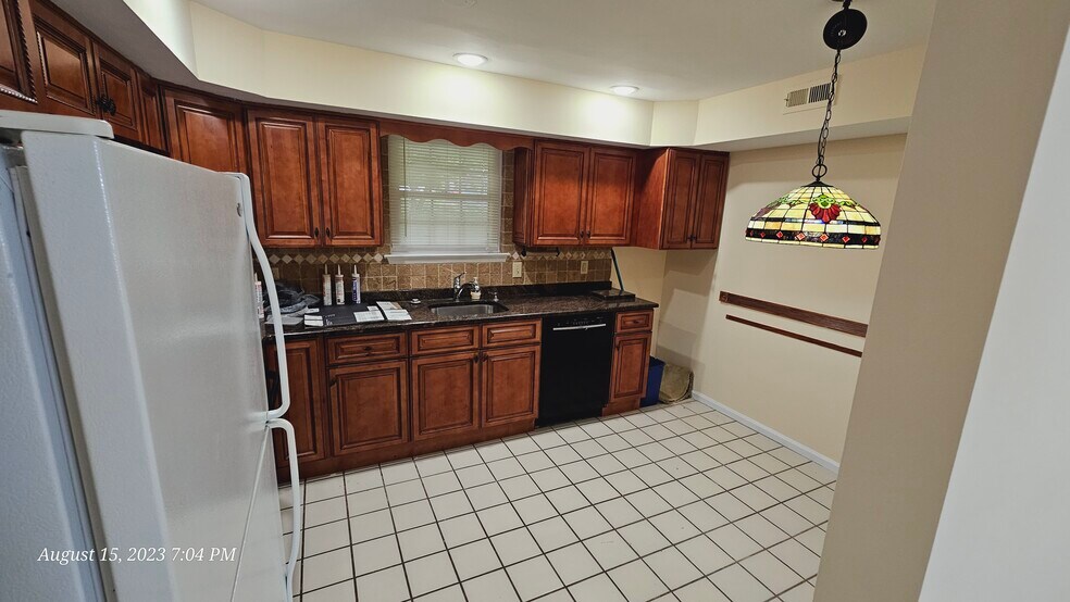 Building Photo - 451 Redbud Ct