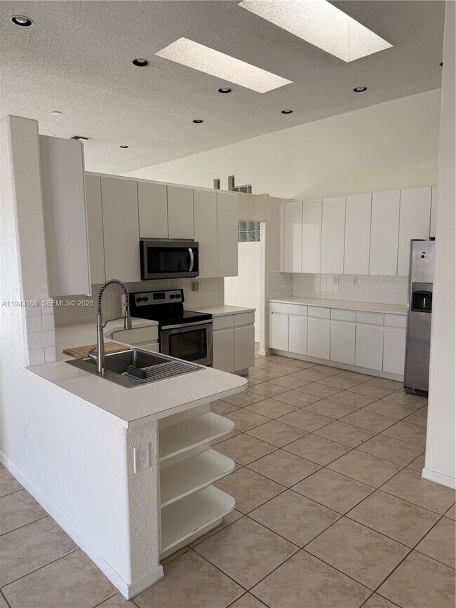 Building Photo - 14640 SW 132nd Ct