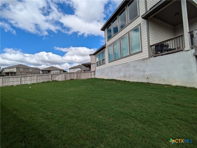 Building Photo - 892 Maple Dr