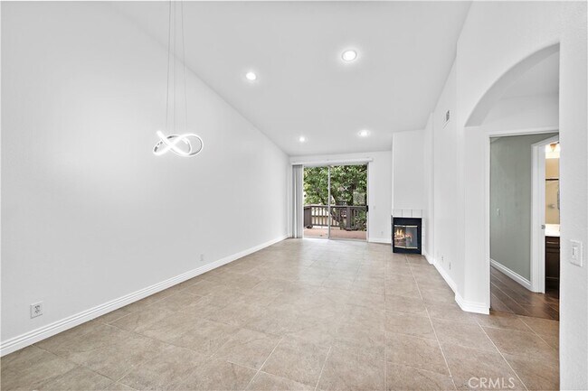 Building Photo - 57 Vía Ermitas