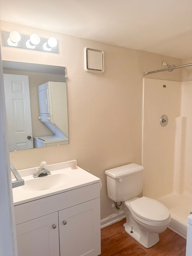 Building Photo - 222 Lanier Dr