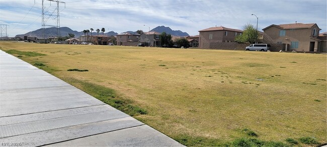 Building Photo - 998 Lone Pine River Ave