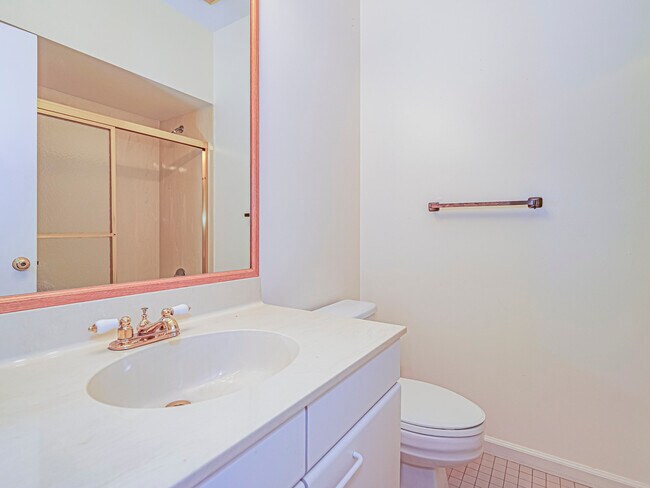 Building Photo - 131 Peppertree Dr