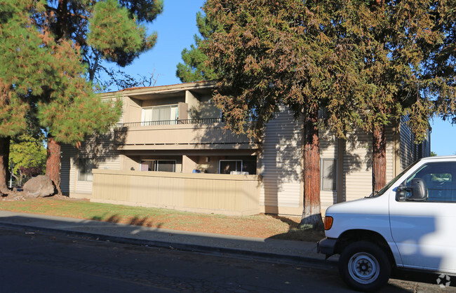 Primary Photo - Meadow Rock Apartments