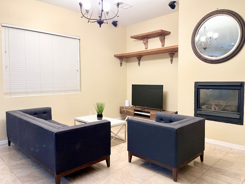 Building Photo - 8089 Villa Del Cielo St