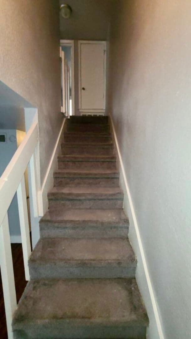 Building Photo - Townhome Available!