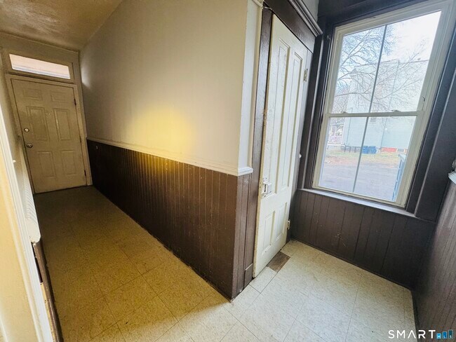 Building Photo - 29 White St