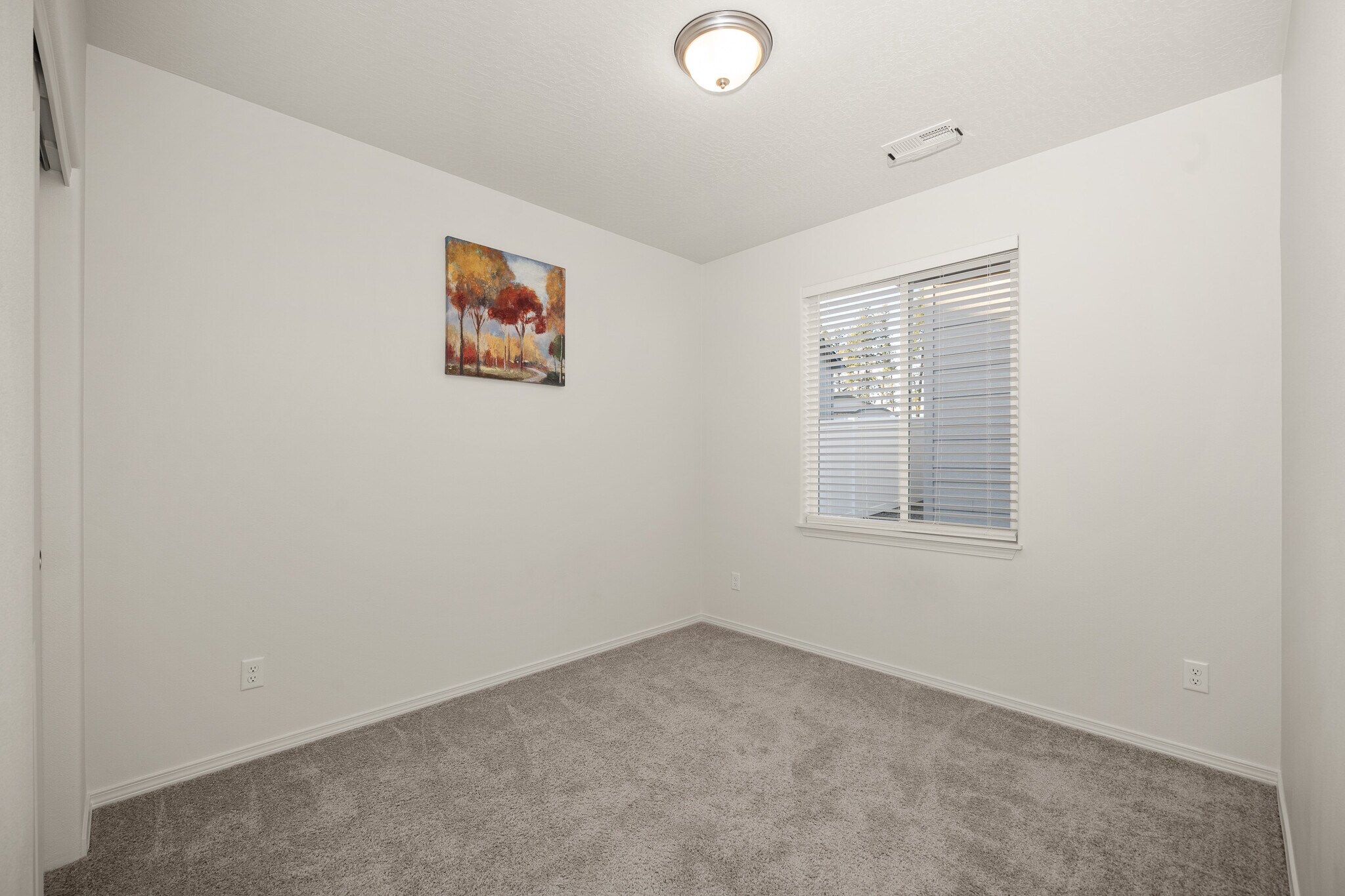 Building Photo - 824 S Bulldog St