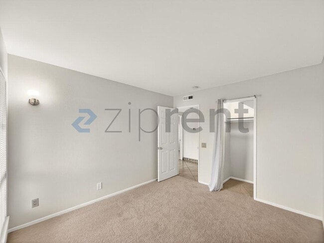 Building Photo - 9534 Swinton Ave