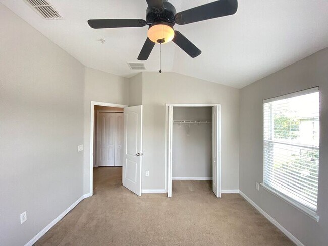 Building Photo - 6672 S Goldenrod Rd