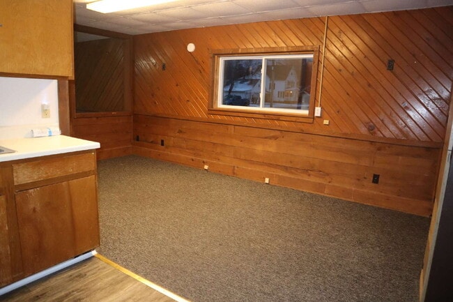 Building Photo - Studio Apartment near downtown Canton and St. Lawrence University