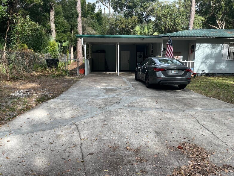 Building Photo - 920 NE 5th Ave