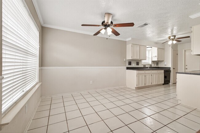 Building Photo - 6630 Harpers Dr