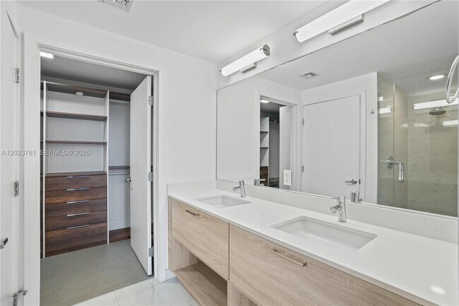 Building Photo - 16385 Biscayne Blvd